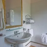 Antico Casale Di Montegualandro & فندق