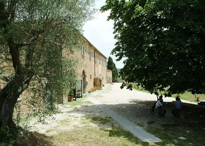 Antico Casale Di Montegualandro & Hotel